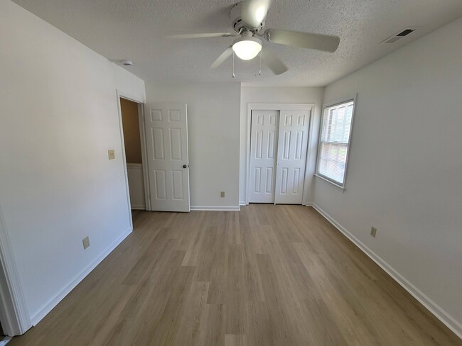 Building Photo - 921 Wildwood Square Ct