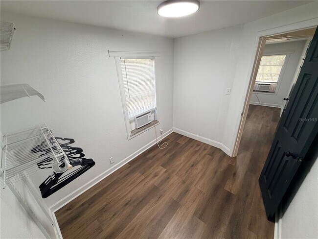 Building Photo - 5195 Countryside Ct