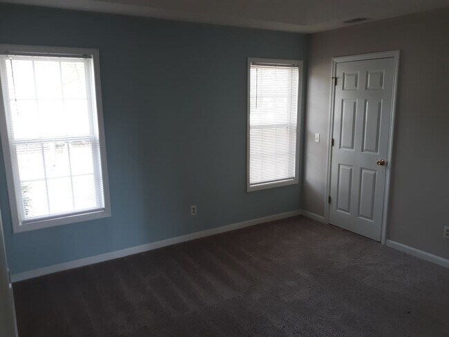 Building Photo - Charming Home in Northeast Columbia - Less...