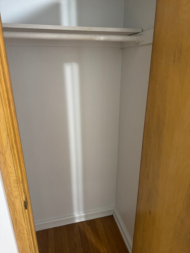 Building Photo - 6643 W Lisbon Ave