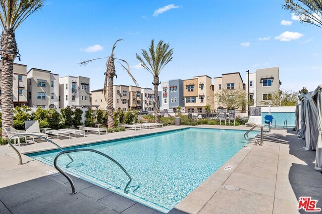 Building Photo - 725 Daniel Freeman Cir
