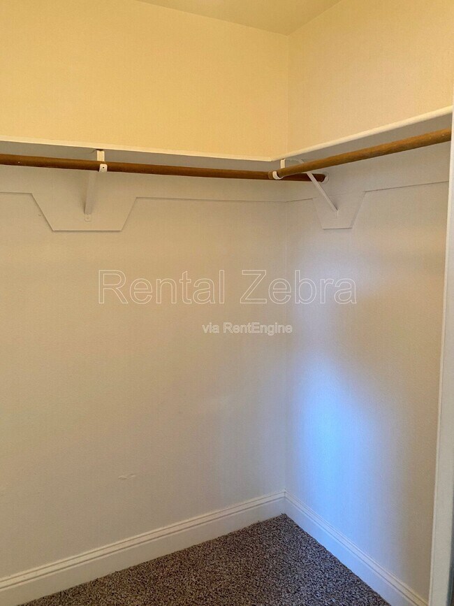 Building Photo - 1216 Rose Ave