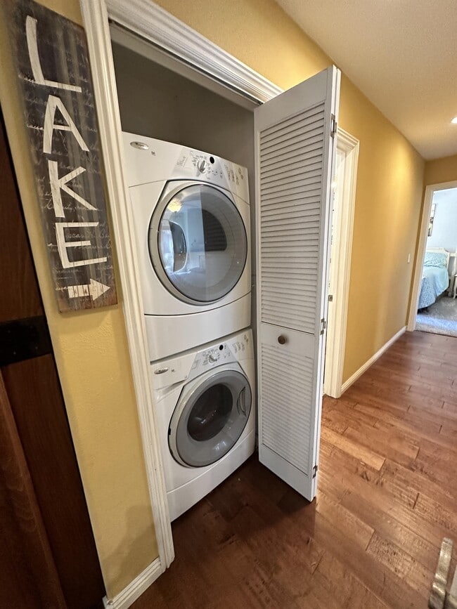 Building Photo - 1723 High Meadows Ct