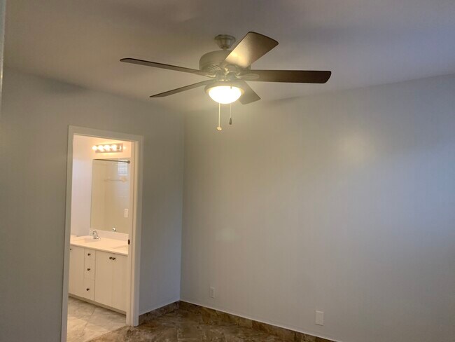 Building Photo - 1530 SW 193rd Terrace