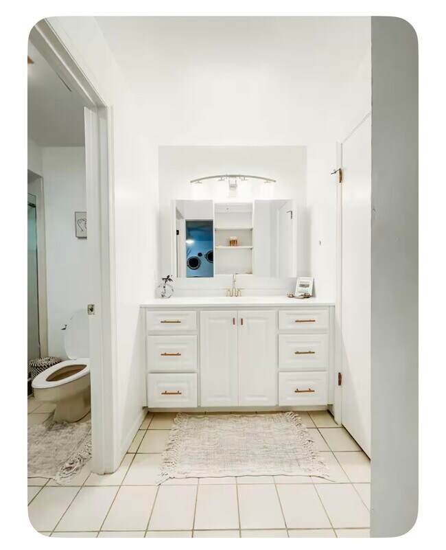 Building Photo - 4402 Sea Cove