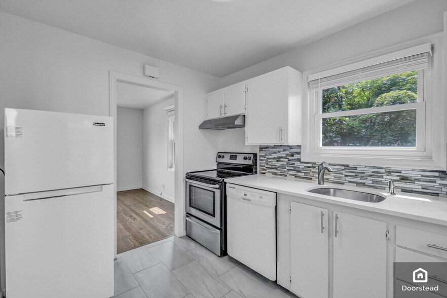 Building Photo - 10107 33rd Ave SW