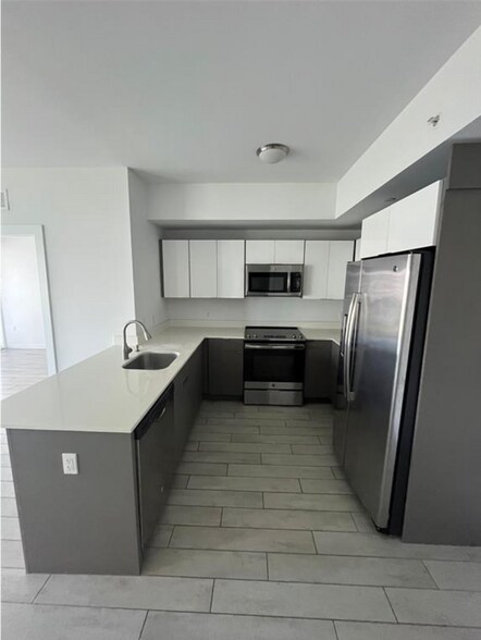 Primary Photo - 321 NE 26th St