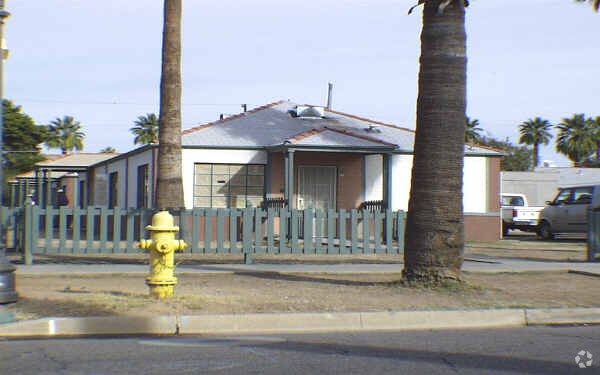Primary Photo - 1401 N 5th St