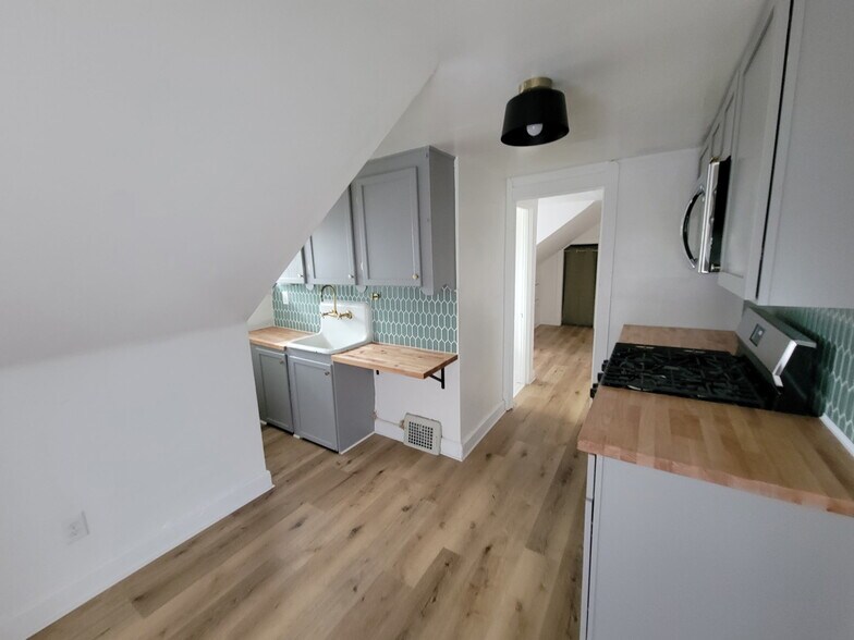 Kitchen - 1276 W 89th St