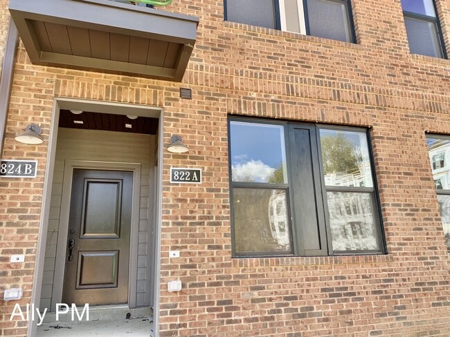 Building Photo - 822 Wesley Ln