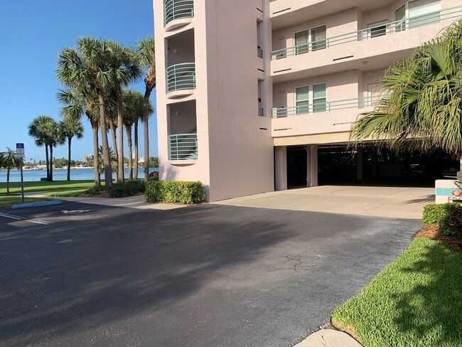 Building Photo - Condo - Coral Pointe At Harbourside with Water Views