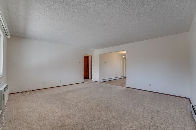 Building Photo - Dotsero1605 (BR-LN)