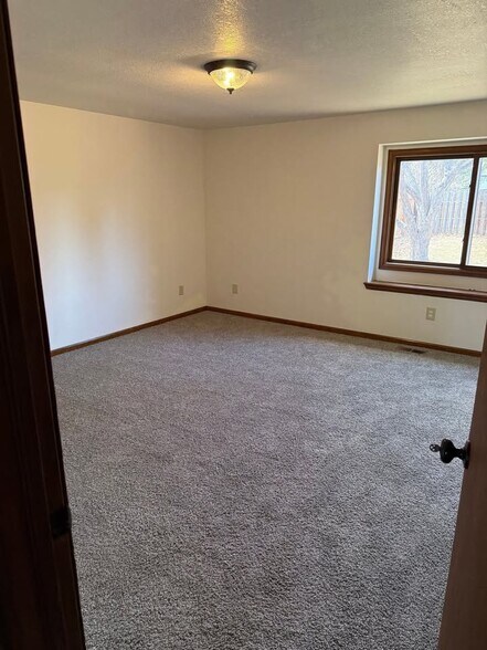 Building Photo - 2527 Courtland Ct