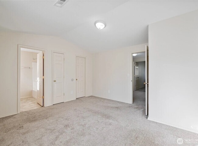 Building Photo - 12202 NE 39th St