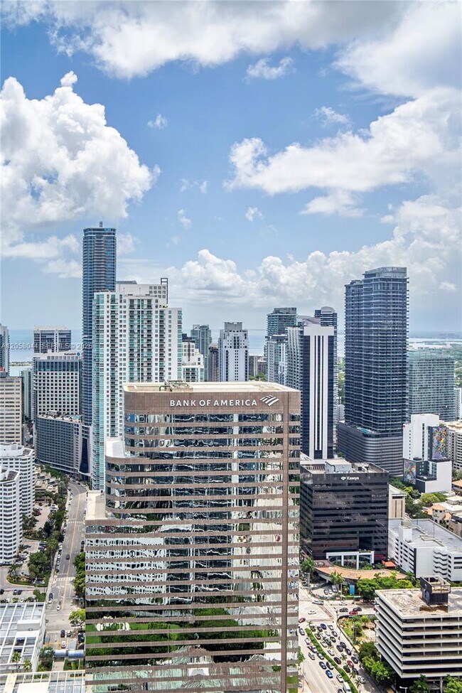Building Photo - 475 Brickell Ave