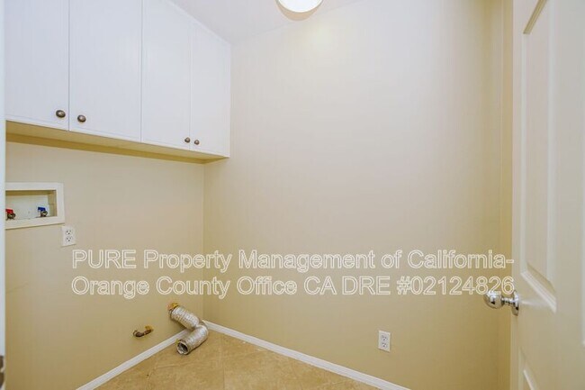 Building Photo - 3 Flowerdale