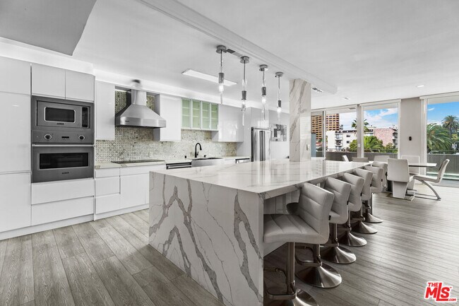 Building Photo - 1333 S Beverly Glen Blvd