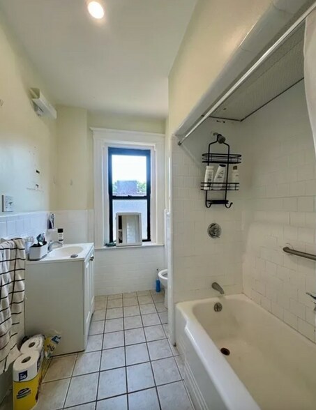 Building Photo - 1402 Beacon St