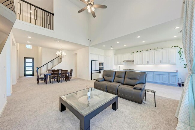 Building Photo - 1405 Golden Celebration Bend