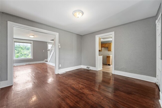 Building Photo - 160 Hazelwood Ave