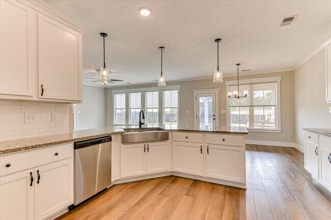 Building Photo - 419 Barrow Ln