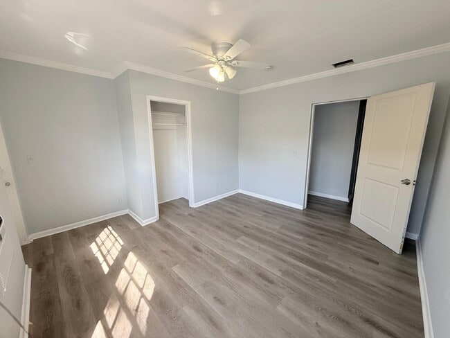 Building Photo - 1000 W Lakewood Rd