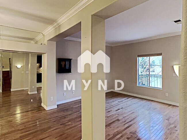 Building Photo - 5117 Renaissance Ave Unit C