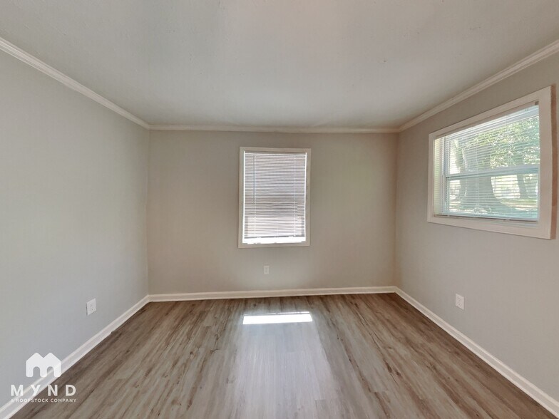 Building Photo - 1407 Sycamore Dr NW