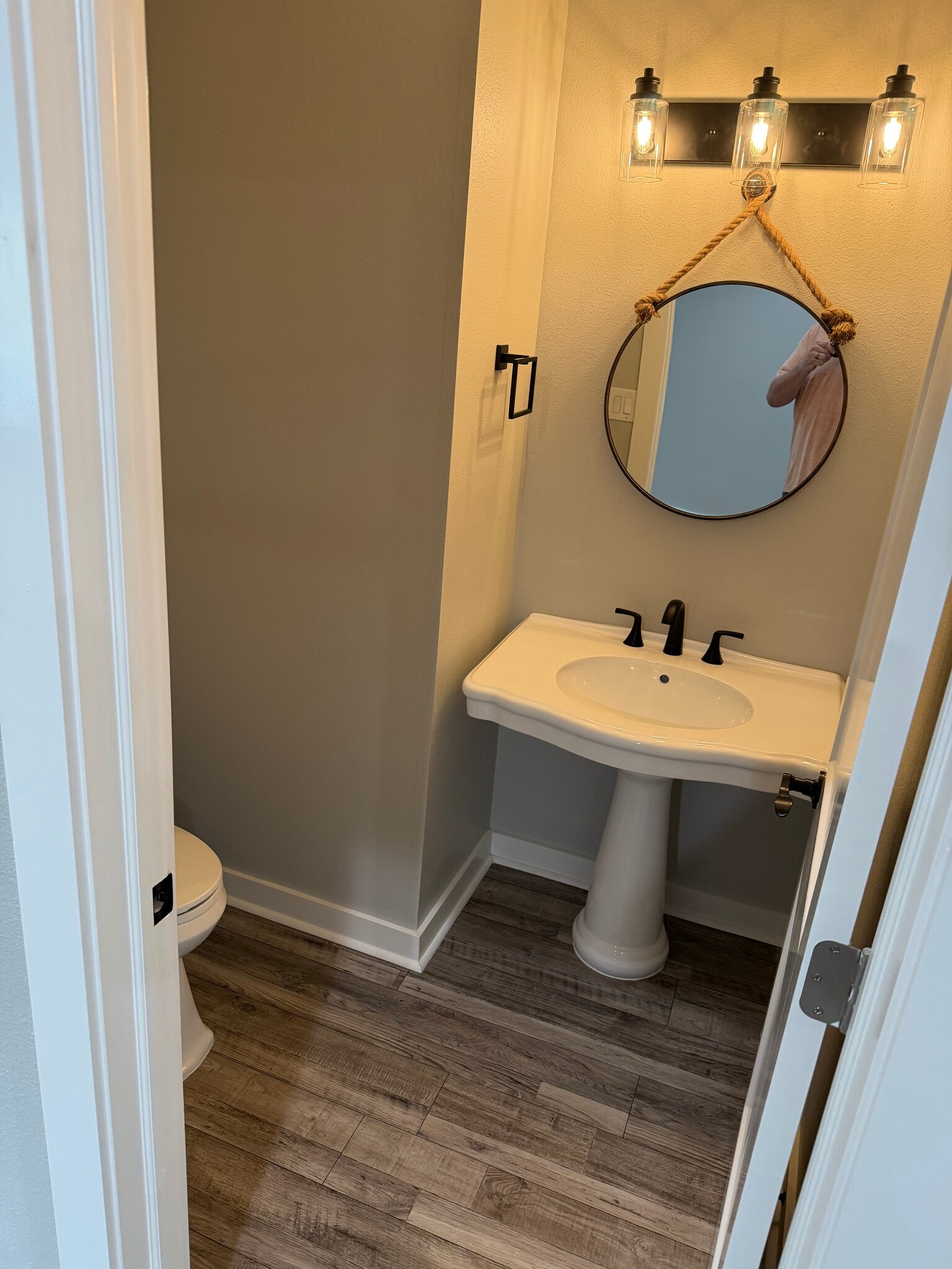 Building Photo - 101 April Point Pl