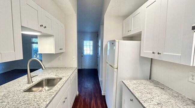 Building Photo - Alpharetta 3 Bedroom-2 Bathroom, Minutes F...