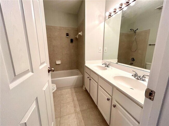 Building Photo - 4692 Wehunt Commons Dr