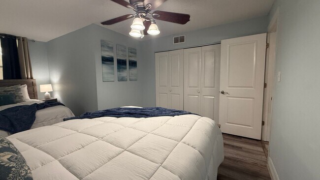 Building Photo - Charming 2/2 Seasonal Rental in Sarasota – Minutes from the Beach! Private Courtyard Included!!