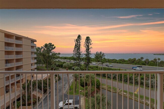 Building Photo - 7430 Sunshine Skyway Ln S
