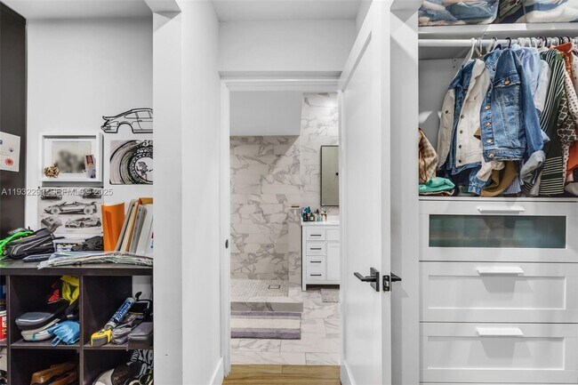 Building Photo - 653 Glenridge Rd