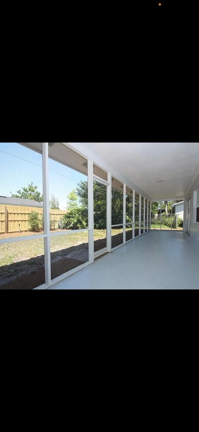 Building Photo - 617 Dunraven Dr