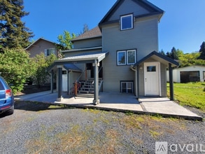 Building Photo - 523 Taylor Ave