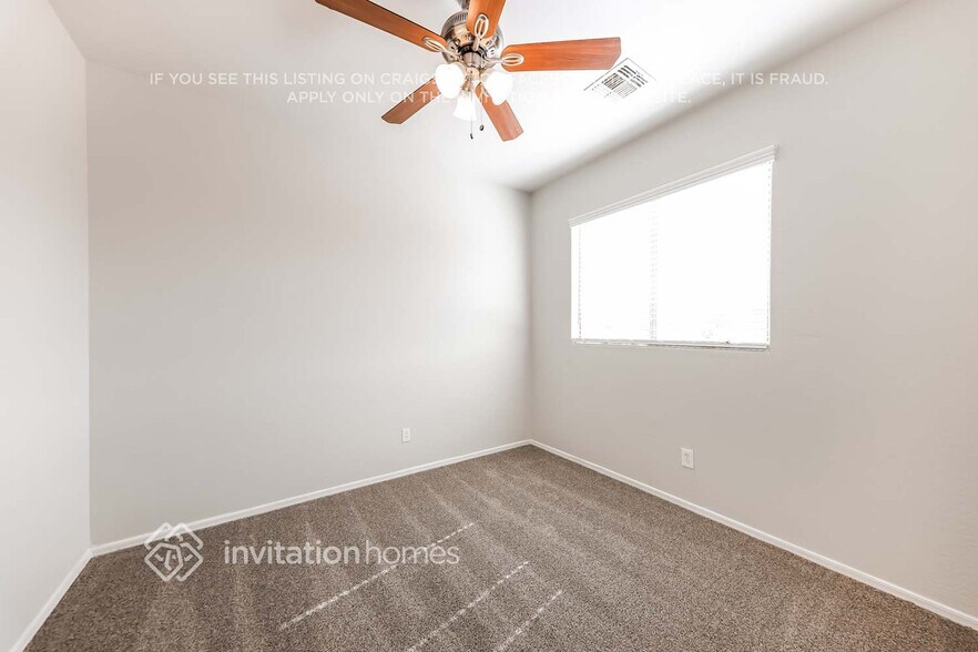 Building Photo - 11759 W Apache St