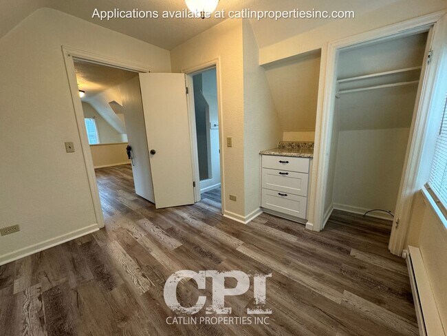 Building Photo - 409 Long Ave