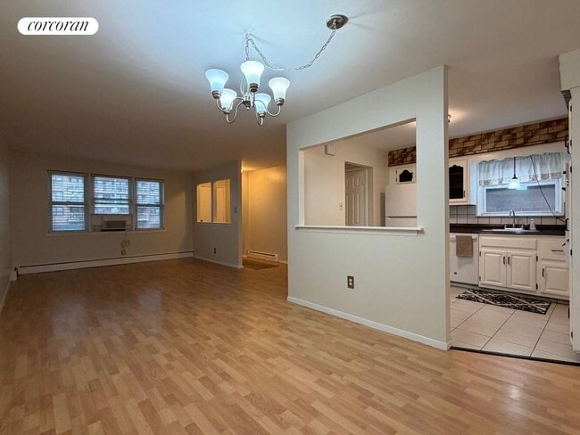 Building Photo - 2735 Cropsey Ave