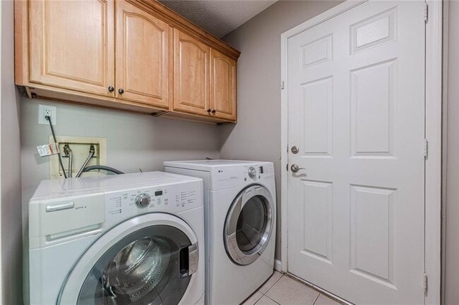 Building Photo - 2491 Redfield Dr