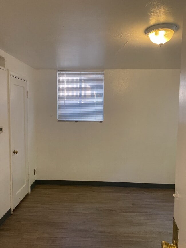 Building Photo - 2BD/1BA Basement Room on The Hill!