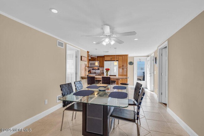 Building Photo - 102 W Colony Rd