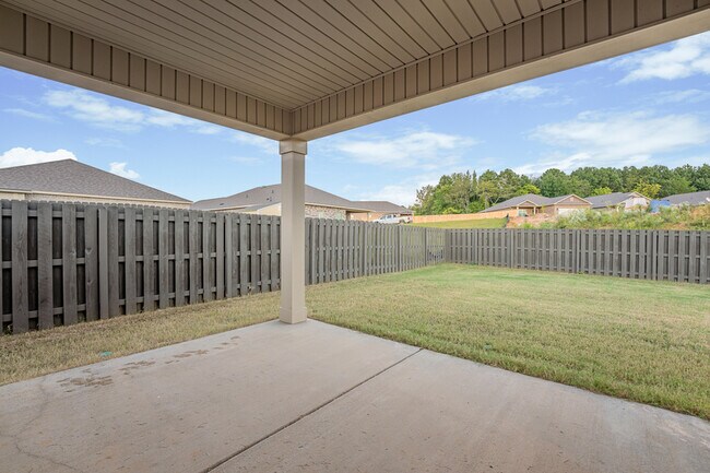 Building Photo - 303 Ivyleaf Dr