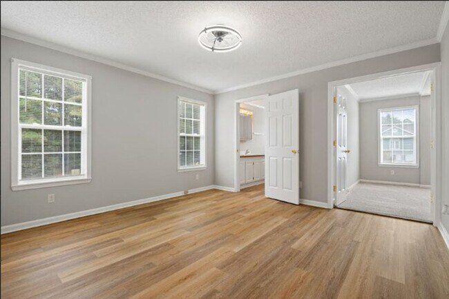 Building Photo - Charming 4 bedroom home in South Raleigh!