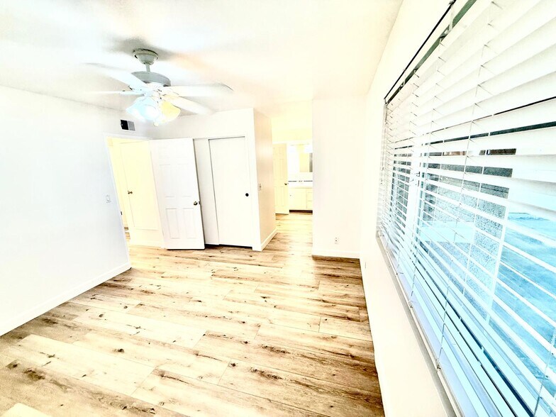 Building Photo - 2121 Mignon Way