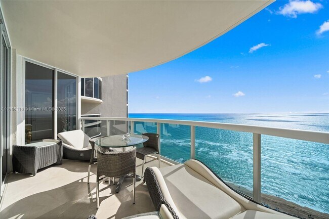 Building Photo - 17555 Collins Ave