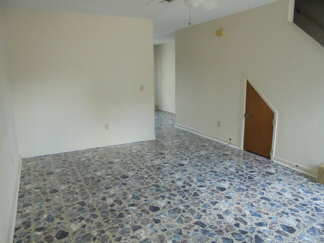 Building Photo - 108 Ridgeway Dr