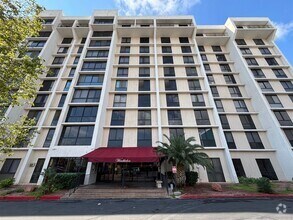 Building Photo - Stunning 2-Bed, 2-Bath High-Rise Residence...