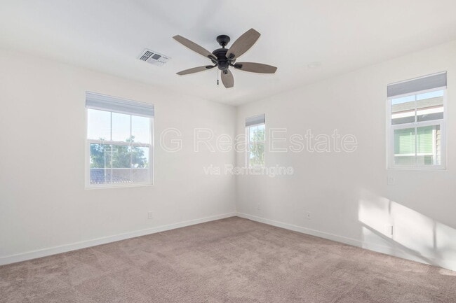 Building Photo - 3218 W Glendale Ave