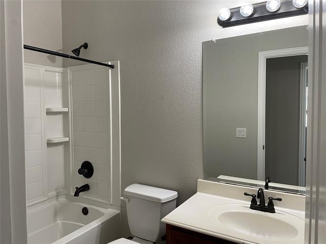 Building Photo - 4603 Oakview Dr